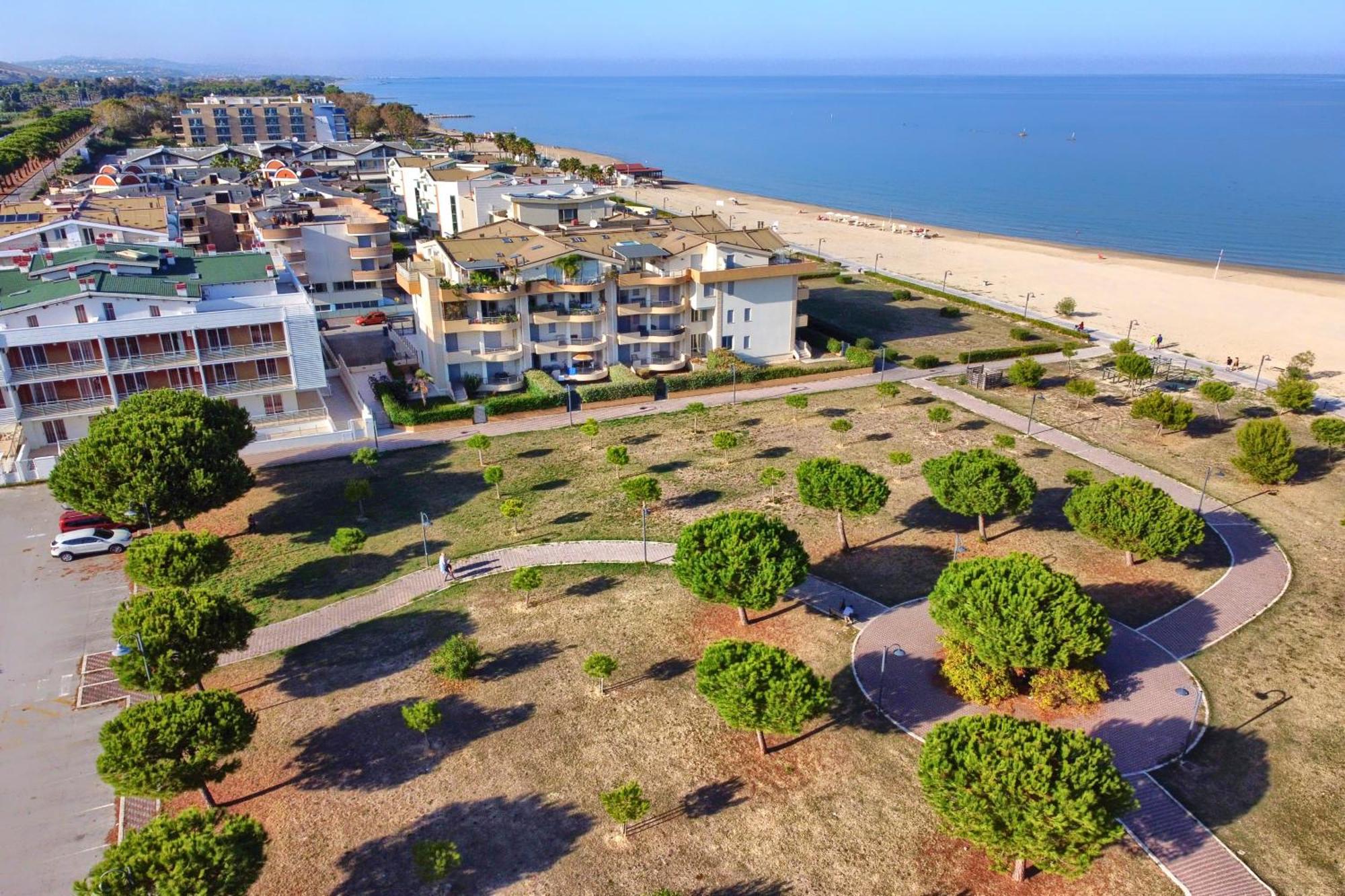 Mazzarosa Residence Roseto Degli Abruzzi Esterno foto